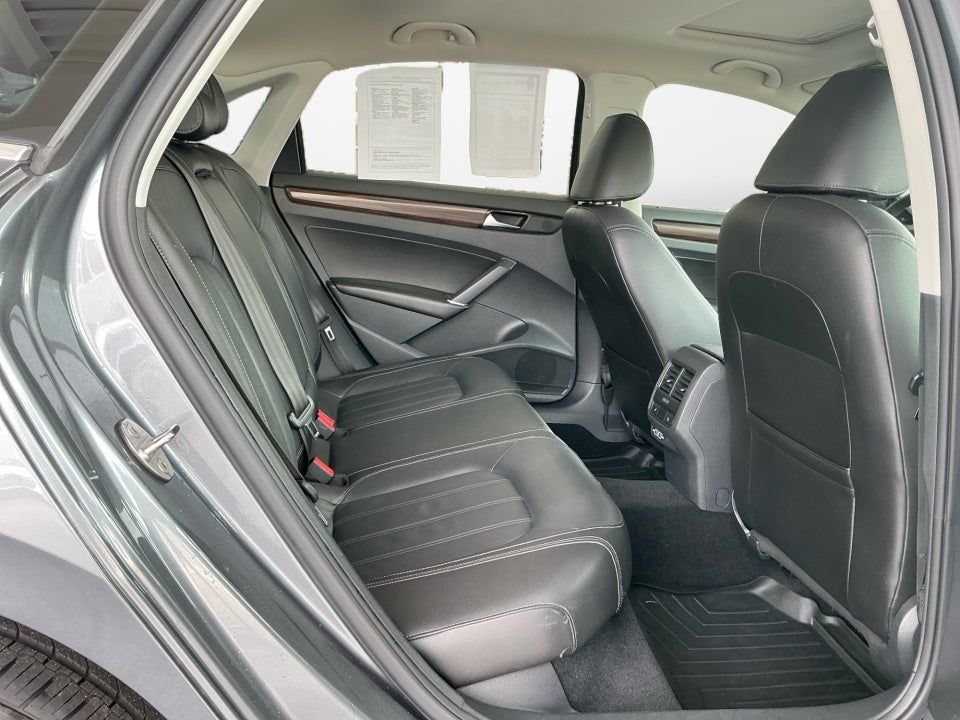 2022 Volkswagen Passat 2.0T Limited Edition