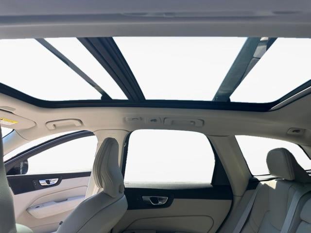 2024 Volvo XC60 Plus Dark Theme