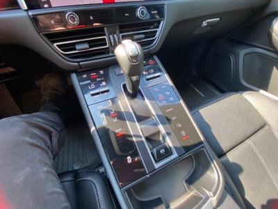 2025 Porsche Macan T
