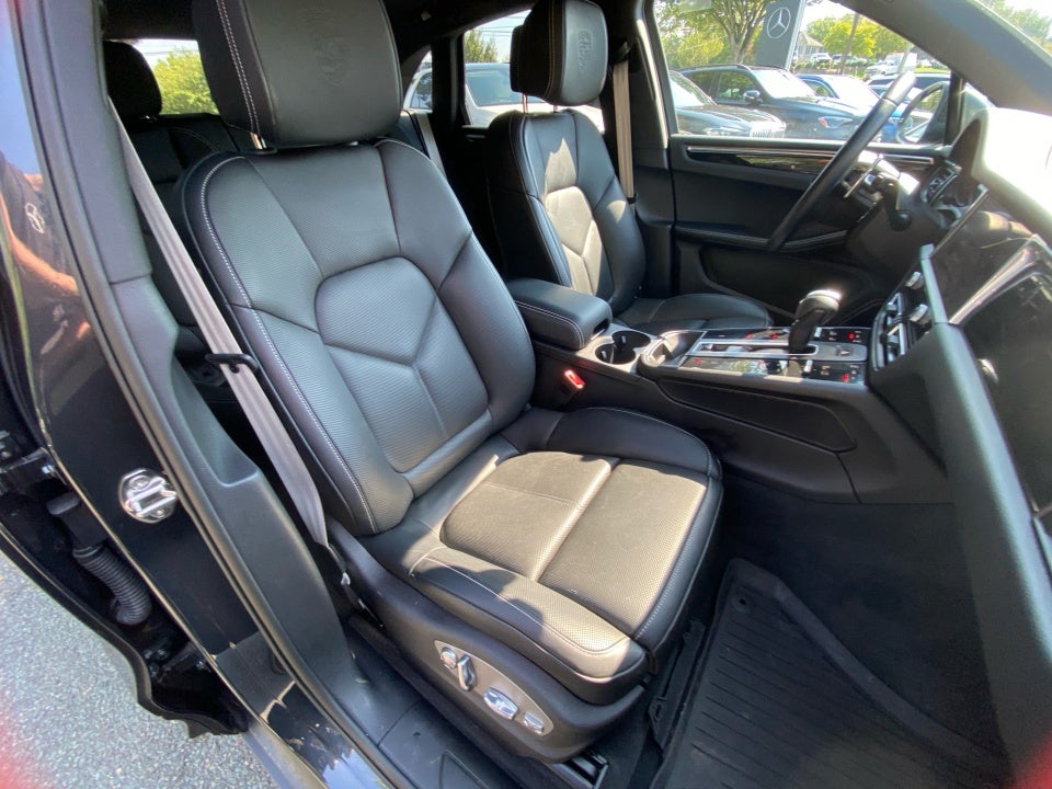2025 Porsche Macan T