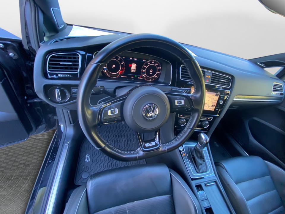 2018 Volkswagen Golf R 2.0T w/DCC & Navigation