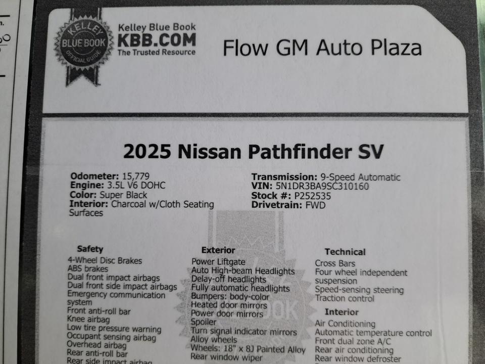 2025 Nissan Pathfinder SV