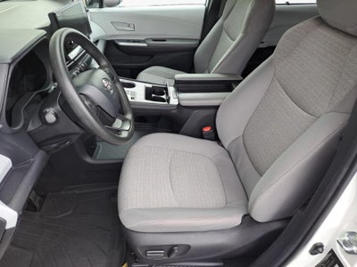 2025 Toyota Sienna LE