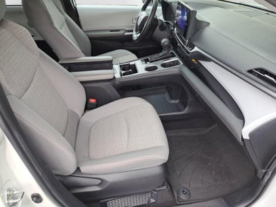 2025 Toyota Sienna LE