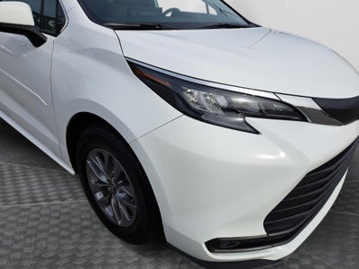 2025 Toyota Sienna LE