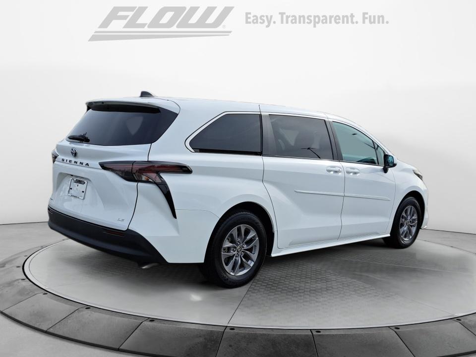 2025 Toyota Sienna LE