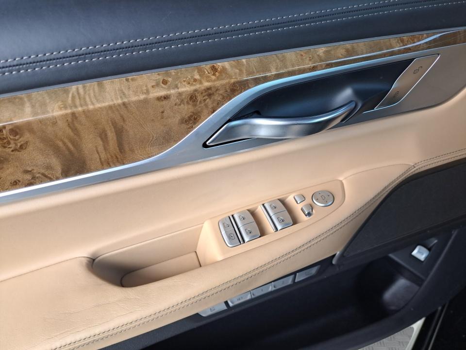 2016 BMW 750i 750i