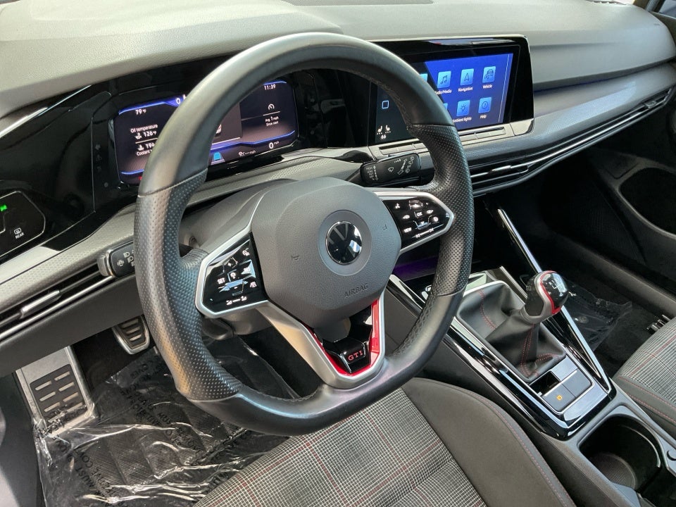 2023 Volkswagen Golf GTI SE