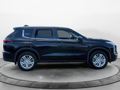 2022 Mitsubishi Outlander ES