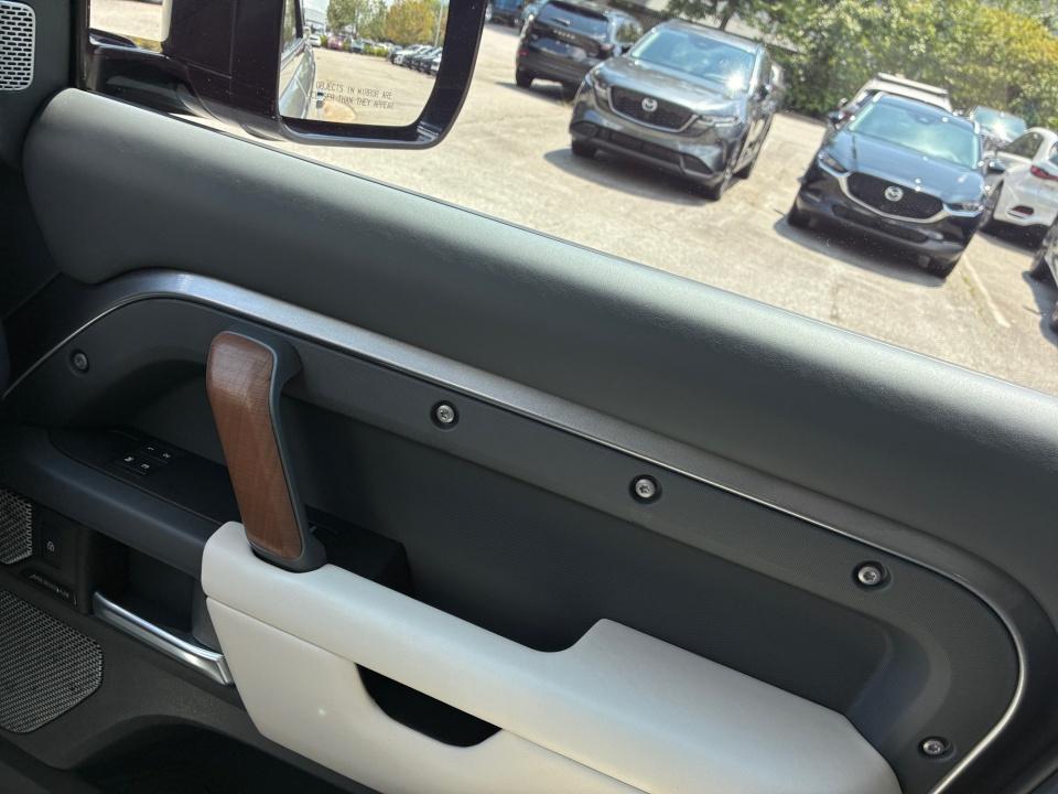 2024 Land Rover Defender X-Dynamic SE